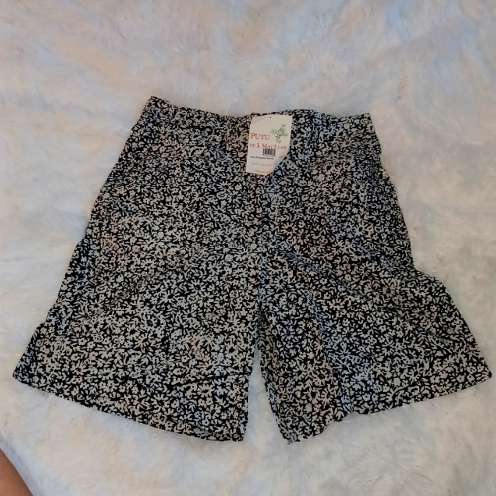 Putu women's sz 10 flowered golf shorts
